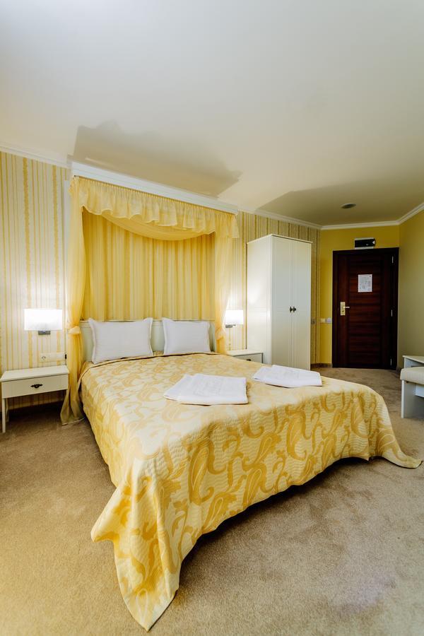 Hotel Alisa Pavel Banya Exterior photo